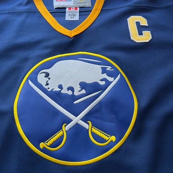 CCM Buffalo Sabres Gilbert Perreault Hockey Jersey French Connection - Picture 10 of 16